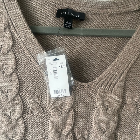 The Limited, V-neck thigh length sweater, xs/s - Picture 2 of 3
